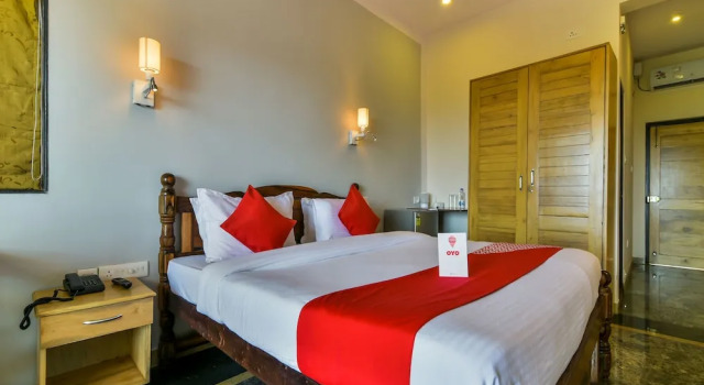 Capital O 12343 Aarya Boulevard, Rezerwuj Hotel Hotele w Pernem z parkingiem, Parking