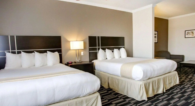 Четырёхместный люкс Quality Inn & Suites Bryan-College Station
