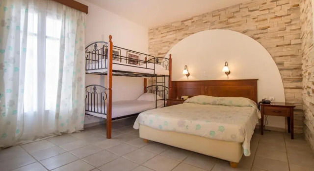 Четырёхместный номер Standard Naxos Palace Hotel