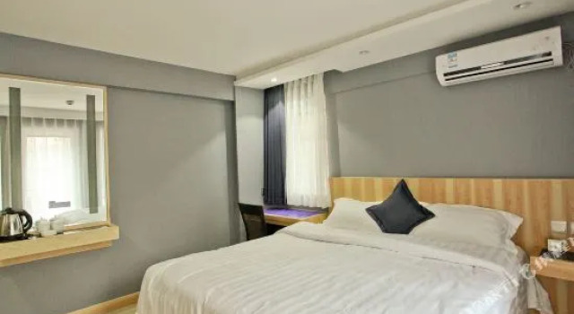 Jiuri Hotel, Book Hotel Shahekou District 