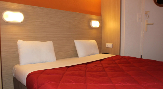 Двухместный номер Standard Premiere Classe St Quentin en Yvelines Elancourt
