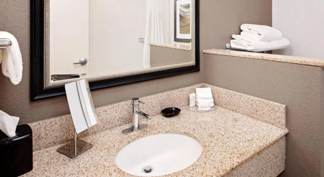Номер Standard Courtyard by Marriott Pittsburgh West Homestead Waterfront