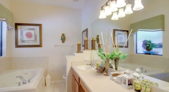 Sunny Villa w/ Lanai: 17 Mi to Disney, Забронировать Вилла Давенпорт Orlando Metropolitan Area