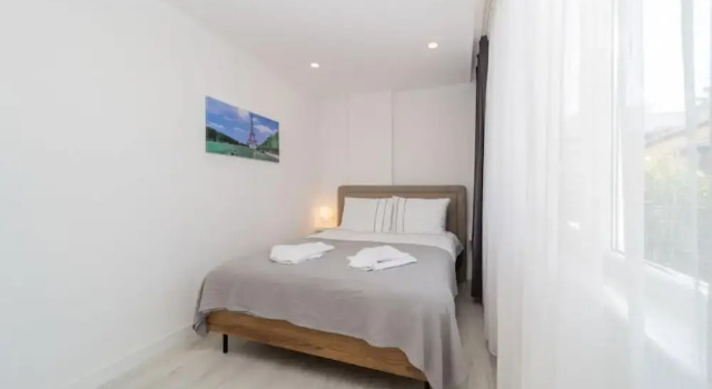 Central Flat With Balcony in Muratpasa, Забронировать Отель Муратпаша 