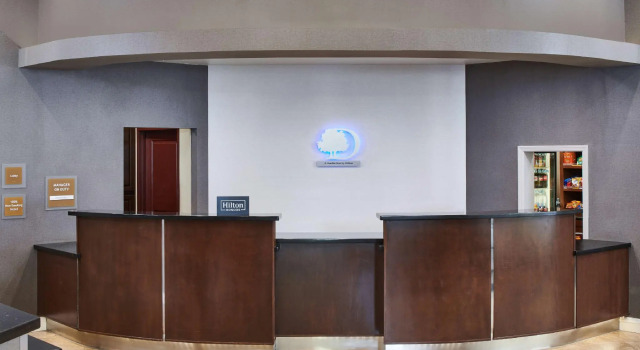 Кровать в общем номере Doubletree By Hilton Fullerton