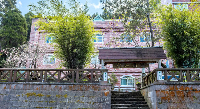 Кровать в общем номере Chinshan Villa