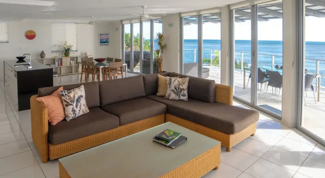 Номер Standard Пентхаус с 3 комнатами с балконом и с видом на океан Vue Apartments Trinity Beach