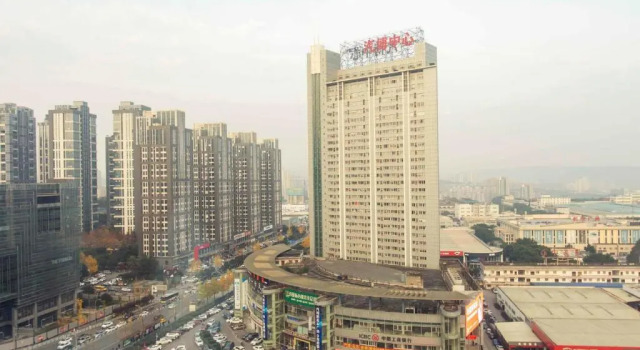 7Days Premium Chongqing Qibo Center Jintong Road Light Railway Station Branch, Prenota Hotel Yubei 