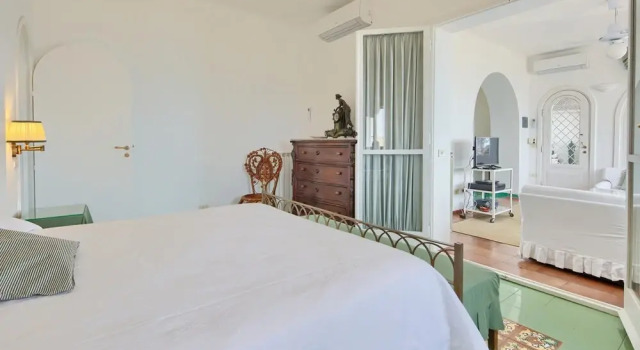 Villa Acquamarina With Private Pool Sea View Direct Sea Access and Parking, Rezervovat Vila San Montano Itálie