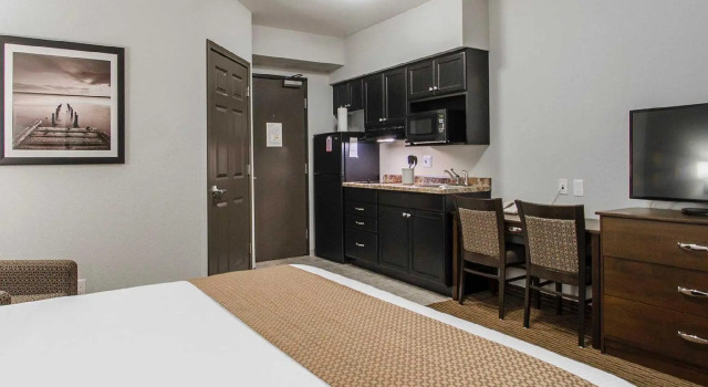 Двухместный номер Standard Travelodge Suites by Wyndham Estevan