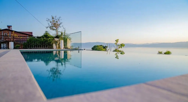 Апартаменты Casa Farmak - 4 Bedroom Lux Apartment with Infinity Pool & Lake View