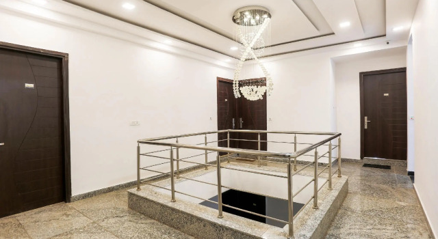 OYO Townhouse 683 Royal Inn, Забронировать Отель Гургаон 