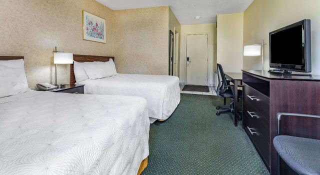 Четырёхместный номер Standard Travelodge by Wyndham Bracebridge