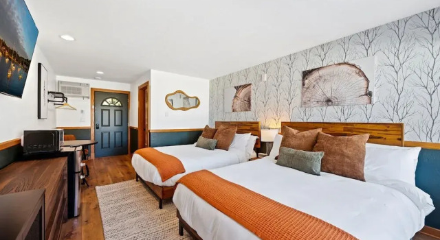 Четырёхместный номер Standard Цокольный этаж Spruce & Shore Motel