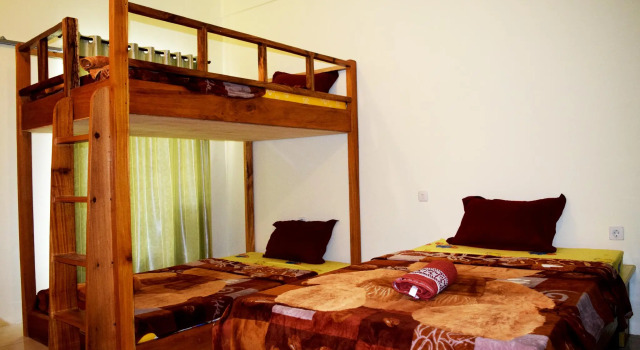 Кровать в общем номере Panda Cottage