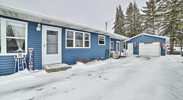 Cozy Houghton Lake Heights Cottage w/ Private Yard, Varaa Lomakoti Houghton Lake Michigan