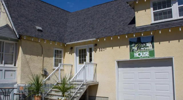 Genelle House B&B Guest House, Prenota Bed & breakfast Genelle Kootenay Rockies