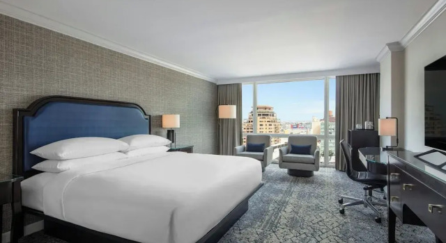 Номер Executive Sheraton LaGuardia East Hotel