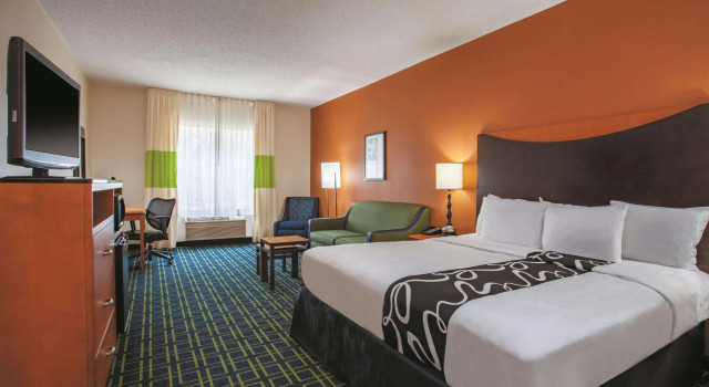 La Quinta Inn & Suites by Wyndham Manassas Battlefield, Забронировать Отель Отели Манассас с бассейном, Бассейн