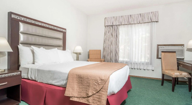 Двухместный номер Standard Days Inn by Wyndham Hutchinson