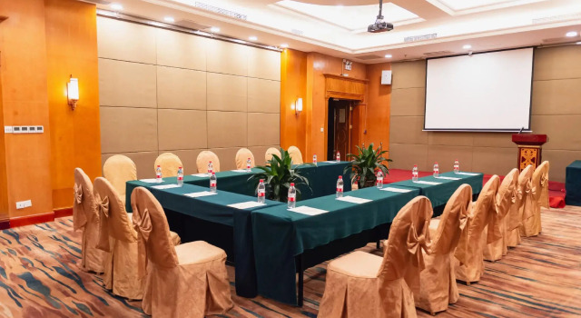 Vienna International Hotel Shenzhen North Station Branch, Rezerwuj Hotel Hotele w Shenzhen z parkingiem, Parking