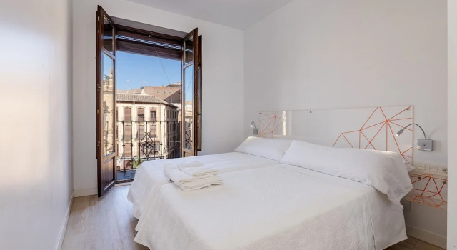Четырёхместный семейный номер Standard с балконом AMC Granada Hostal