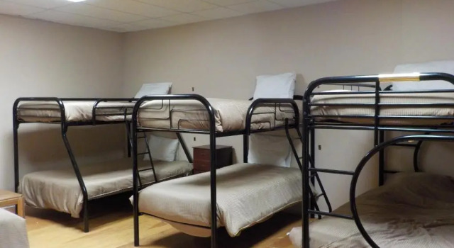 Кровать в общем номере Vernon Hostel