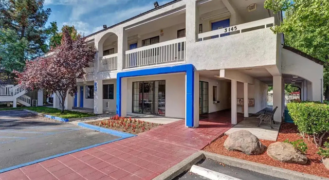 Super 8 by Wyndham Santa Rosa North