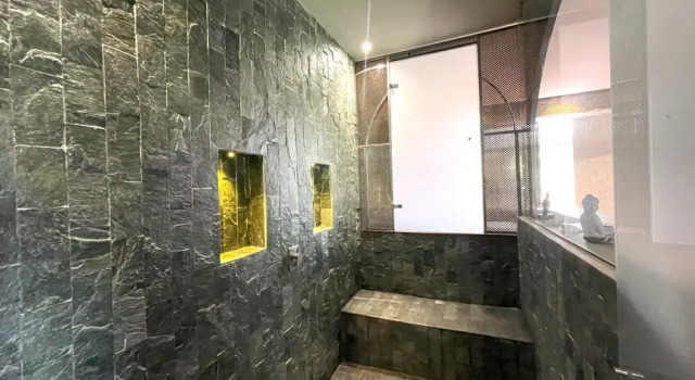 Номер Deluxe EleMYNT LifeStyle Hotel