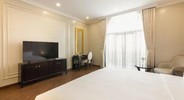Двухместный номер Premier с балконом и с видом на город Adamo Hotel Hung Yen