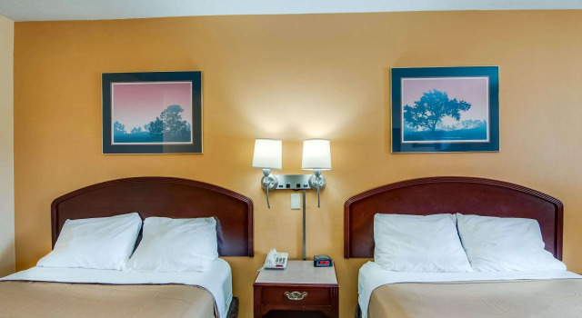 Четырёхместный номер Standard Econo Lodge Near Bluefield College