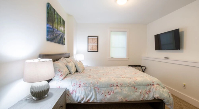 Коттедж Mad House Rentals 10 Bedroom Lodge by RedAwning