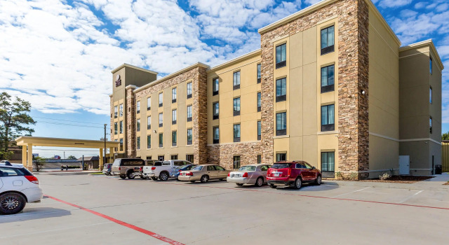 Comfort Suites Channelview - Houston East, Book Hotel Hoteller i Channelview med parkering, Parkering