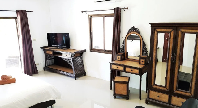 IZZYLAND Luxury Pool Villa Pattaya Walking Street, Забронировать Вилла Отели Южной Паттайя 5 звезд, 5*
