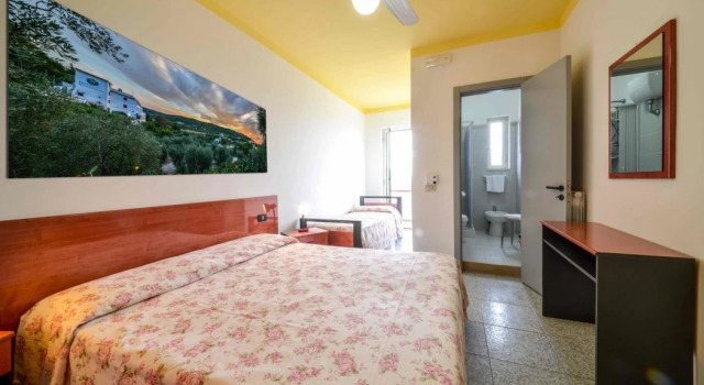 Hotel Piccolo Paradiso, Book Hotel Rodi Garganico Foresta Umbra