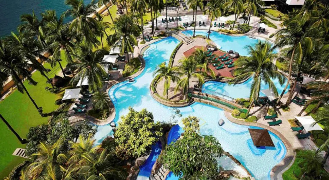 Двухместный номер Superior с видом на бассейн Sofitel Philippine Plaza Manila