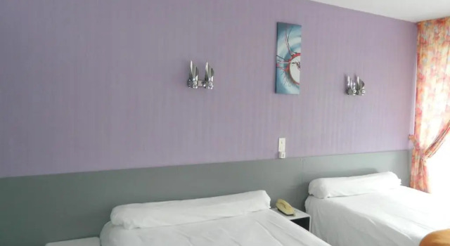 Четырёхместный номер Standard Logis Hôtel LElancèze