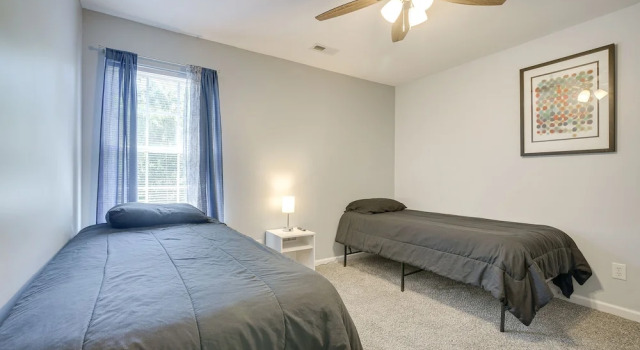 Raleigh Home w/ Modern Adjustable Sleeping System, Забронировать Дом для отпуска Виллы Роль, Вилла