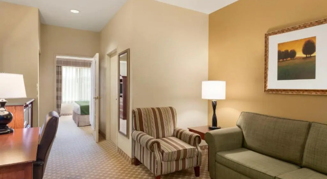 Двухместный люкс c 1 комнатой Country Inn & Suites by Radisson, Council Bluffs, IA