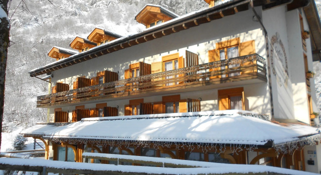 Garni Lago Nembia, จอง โรงแรม San Lorenzo Dorsino ประเทศอิตาลี