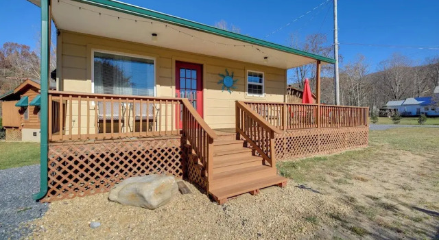 Коттедж < 1/2 Mi to Damascus Town Park: Cozy Cabin w/ Deck
