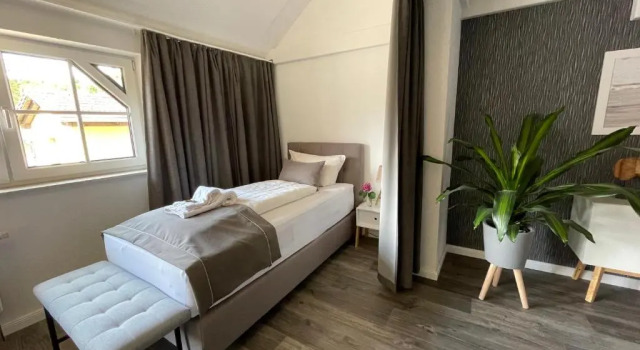 Habitación triple Confort "Zur Altstadt - Am Fuße der Osterburg" Gaststätte, Pension, FEWO