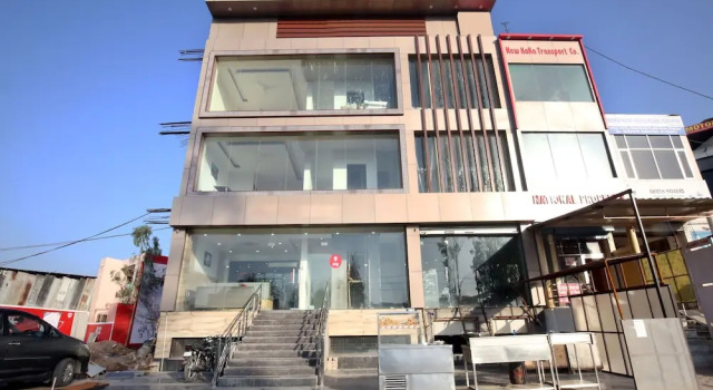 OYO 9049 Pearl Grand, Забронировать Отель Зиракпур штат Харьяна