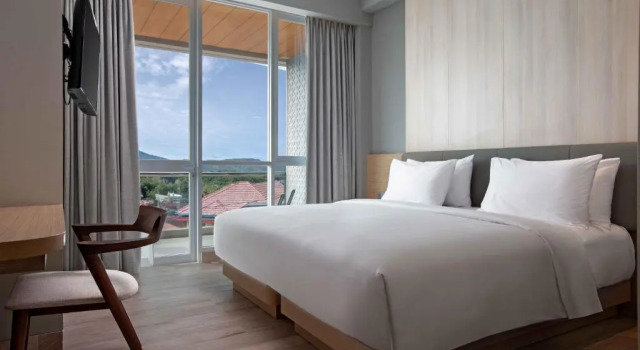 Двухместный номер Deluxe с балконом Hotel Santika Bukittinggi