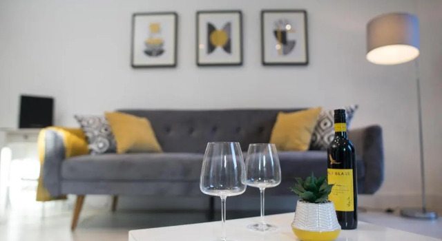 Апартаменты с 2 комнатами Luxury Cambridge City Apartment + FREE PARKING