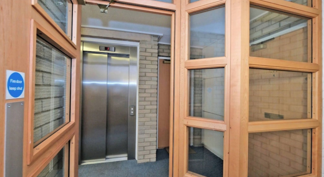 Executive 2bed City Centre Apartment in Aberdeen, Забронировать Апартаменты/квартира Отели Абердина с парковкой, рядом с St Mary's Cathedral, Парковка