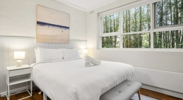 Charming 1-bed With Fireplace by the Beach, Book Apartment Melbourne 