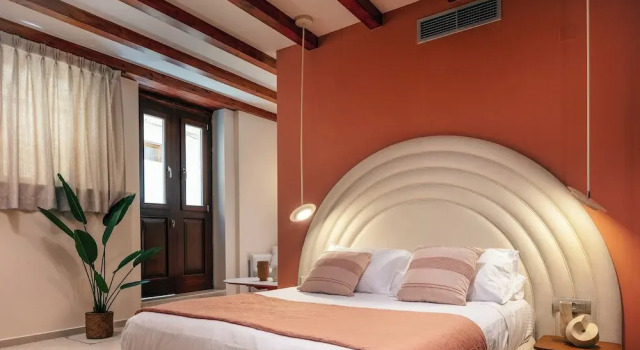 Полулюкс Цокольный этаж La Montre Luxury Boutique Suites