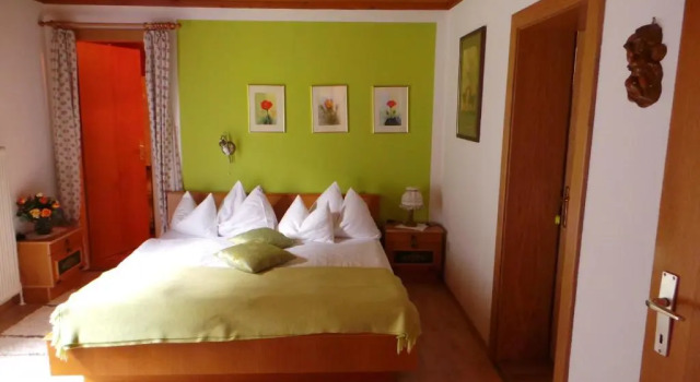 Апартаменты Blumenpension Strauss - Ferienwohnungen