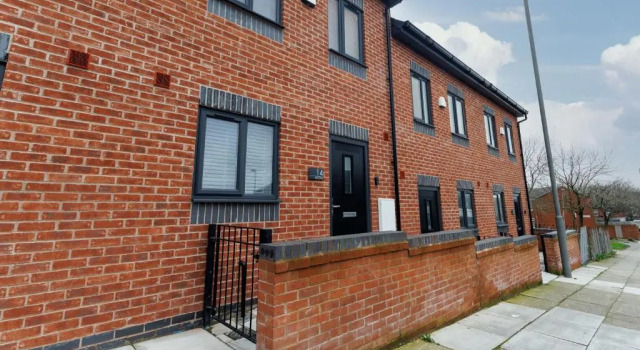 Air Host and Stay - Beautiful new build 3 bedroom house sleeps 5 minutes from LFC 14, Prenota Hotel Liverpool Merseyside